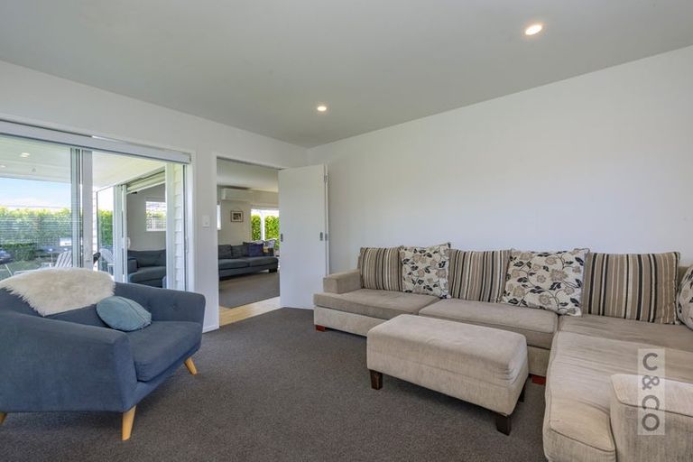 Photo of property in 77a Pohutukawa Parade, Riverhead, 0820