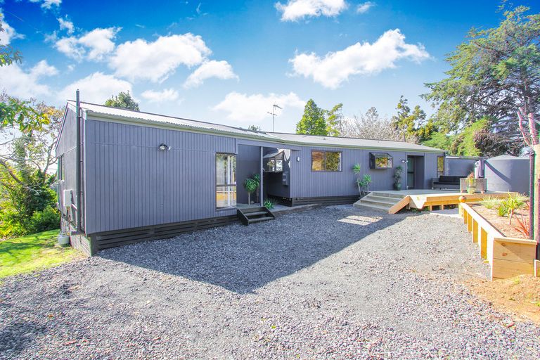 Photo of property in 10 Goudie Road, Helensville, 0875