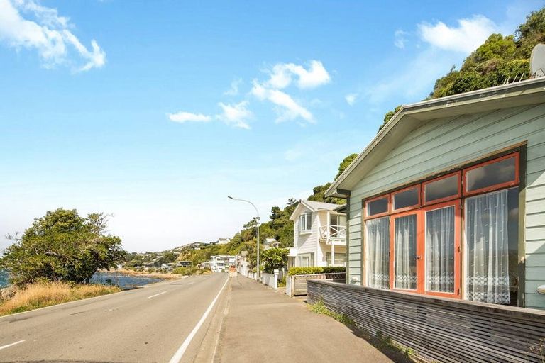 Photo of property in 301 Karaka Bay Road, Karaka Bays, Wellington, 6022