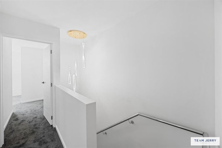 Photo of property in 37a Crestview Rise, Papakura, 2110