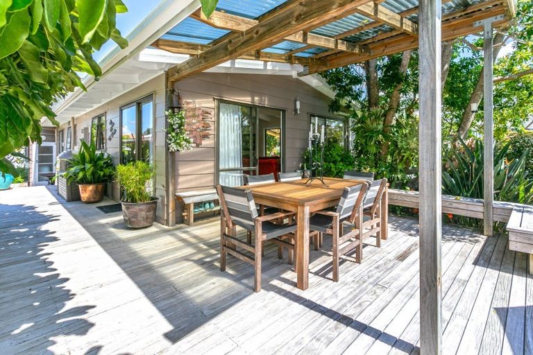Photo of property in 225 Moana Anu Anu Avenue, Whangamata, 3620