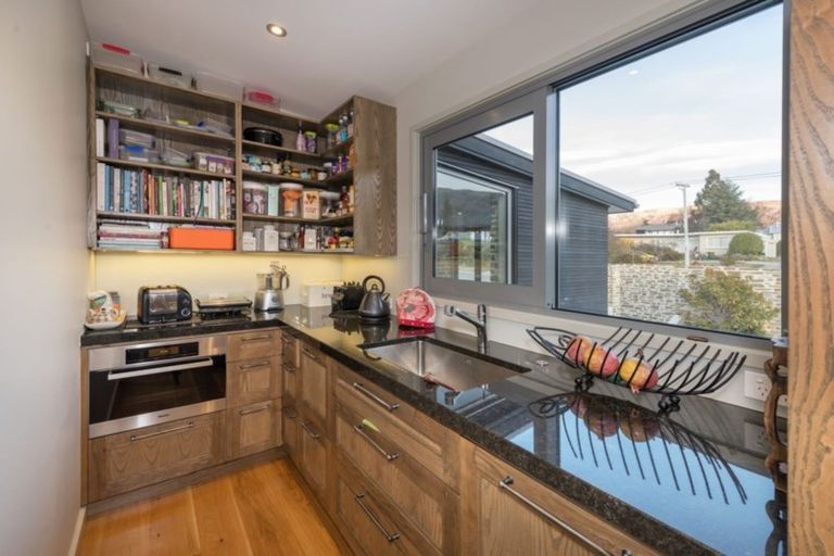 Photo of property in 28 Kennedy Crescent, Wanaka, 9305