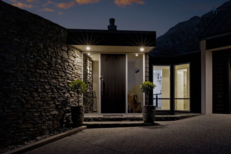 Photo of property in 11 Carlin Creek Drive, Drift Bay, Queenstown, 9371