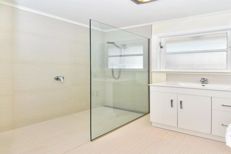 Photo of property in 16 Buller Crescent, Manurewa, Auckland, 2102