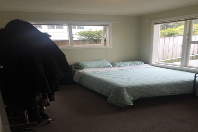 Photo of property in 18 Putnam Street, Northland, Wellington, 6012