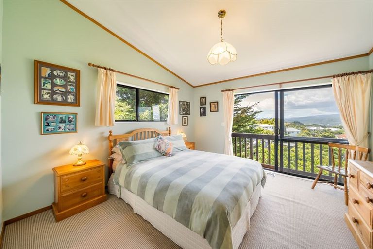Photo of property in 13 Eastview Grove, Normandale, Lower Hutt, 5010