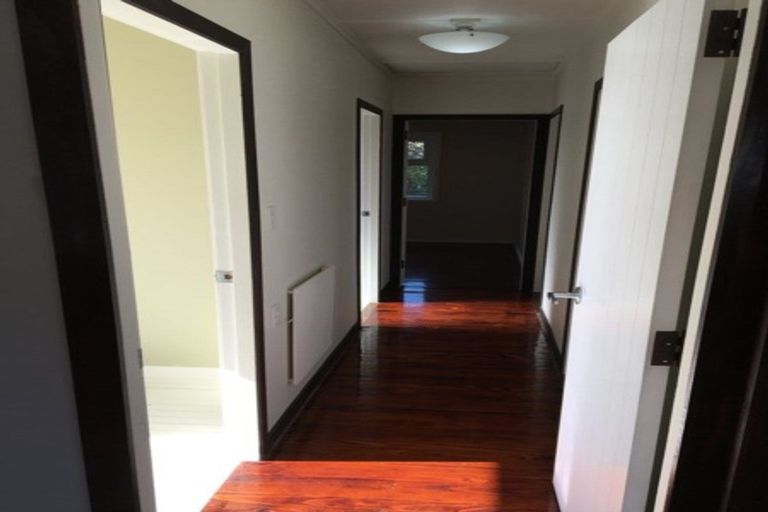 Photo of property in 24 Woodside Road, Massey, Auckland, 0614