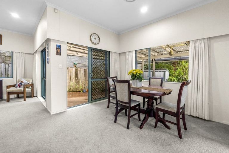 Photo of property in 16 Sherwood Grove, Northcross, Auckland, 0630