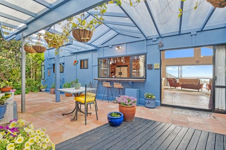 Photo of property in 100 Seaview Road, Piha, New Lynn, 0772