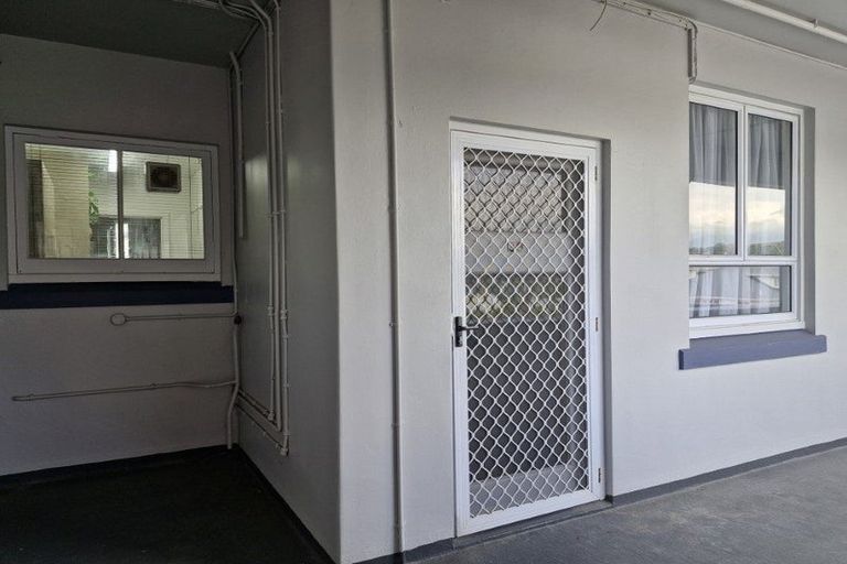 Photo of property in Devonport Apartments, 39/127 Saint Aubyn Street, New Plymouth, 4310