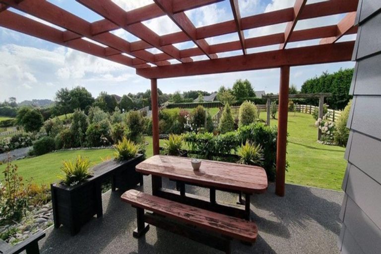 Photo of property in 9 Waipuna Grove, Levin, 5571