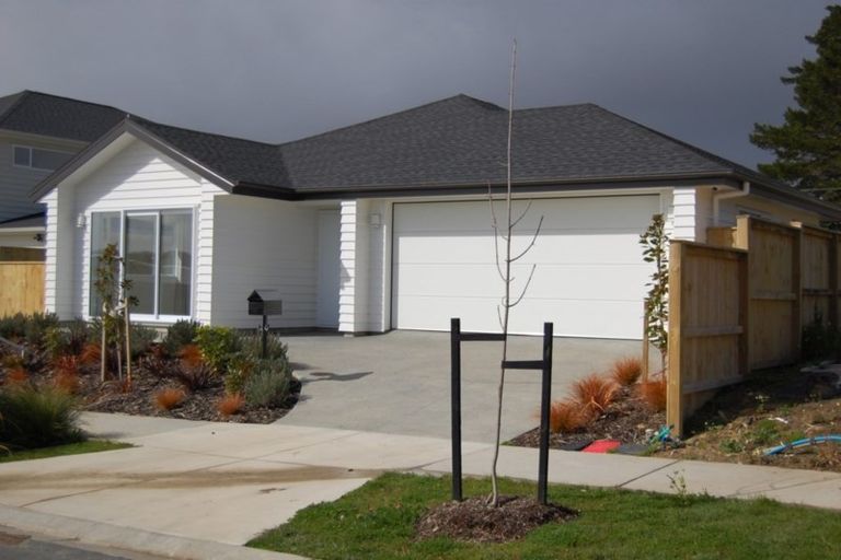 Photo of property in 20 Papa Orchard Drive, Kumeu, 0810