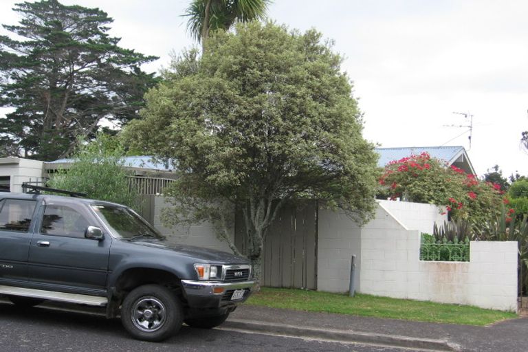 Photo of property in 10 Glenbush Place, Birkenhead, Auckland, 0626