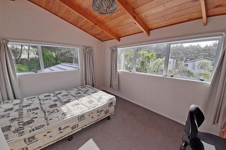 Photo of property in 14 La Roche Place, Northcote, Auckland, 0627