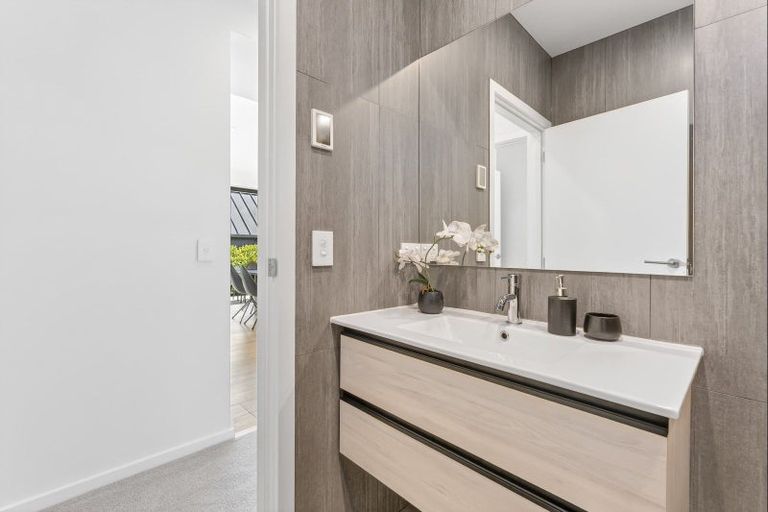 Photo of property in 2 Kotuku Lane, Jacks Point, Queenstown, 9371