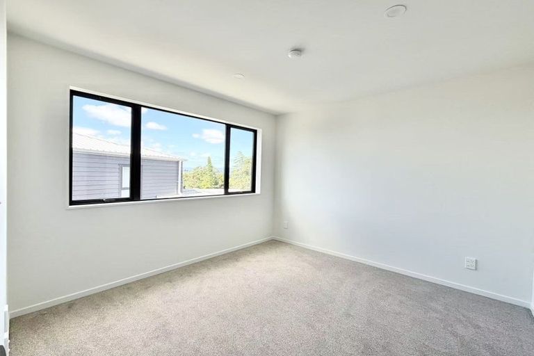 Photo of property in 7/6 Woodhouse Place, West Harbour, Auckland, 0618