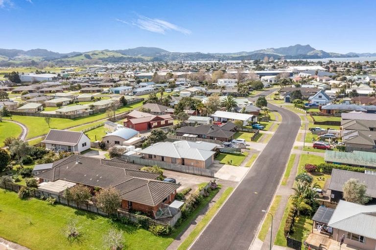 Photo of property in 47 Cholmondeley Crescent, Whitianga, 3510