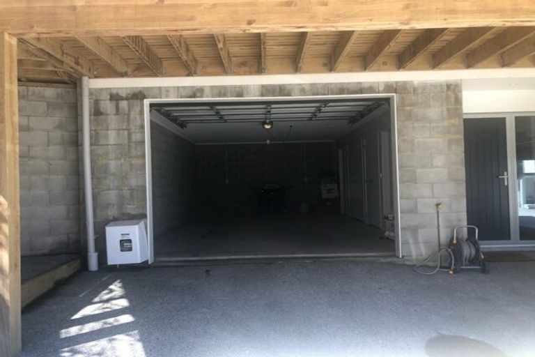 Photo of property in 20u6 Glanmire Road, Newlands, Wellington, 6037