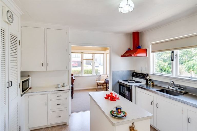 Photo of property in 42 Charles Street, Westshore, Napier, 4110