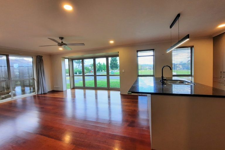 Photo of property in 10 Newbury Place, Schnapper Rock, Auckland, 0632