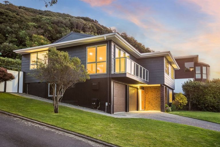 Photo of property in 35 Leeward Drive, Whitby, Porirua, 5024