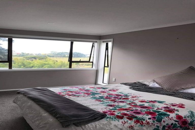 Photo of property in 128 Matipo Road, Te Atatu Peninsula, Auckland, 0610