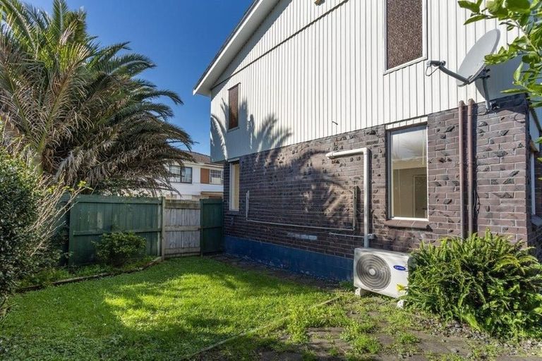 Photo of property in 4/90 Lynwood Road, New Lynn, Auckland, 0600