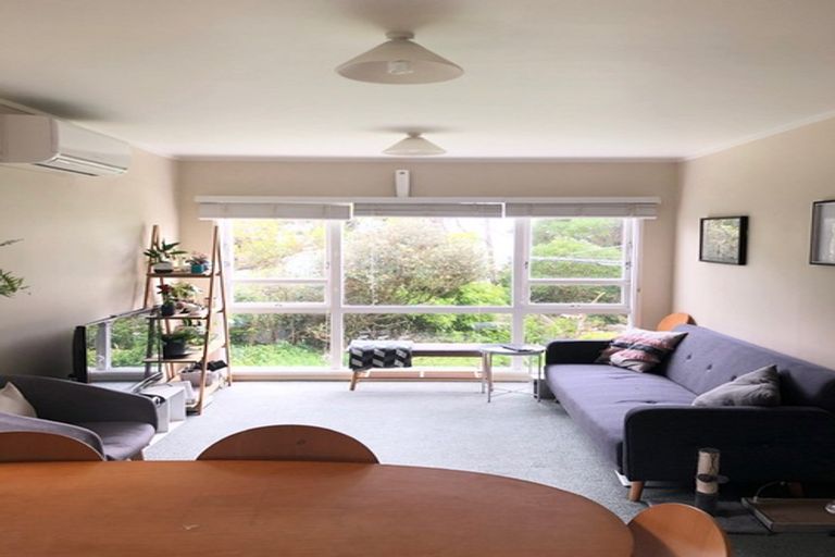 Photo of property in 2/17 Huntingdon Street, Northland, Wellington, 6012