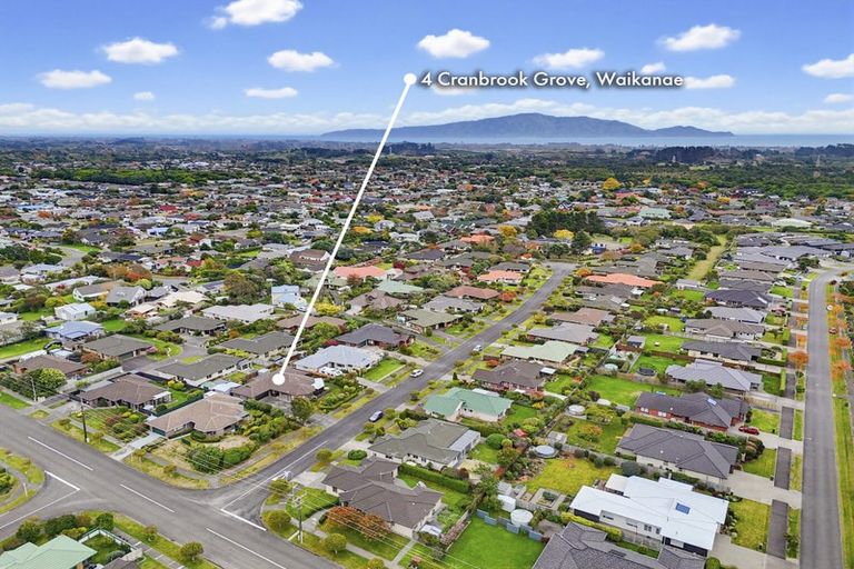 Photo of property in 4 Cranbrook Grove, Waikanae, 5036