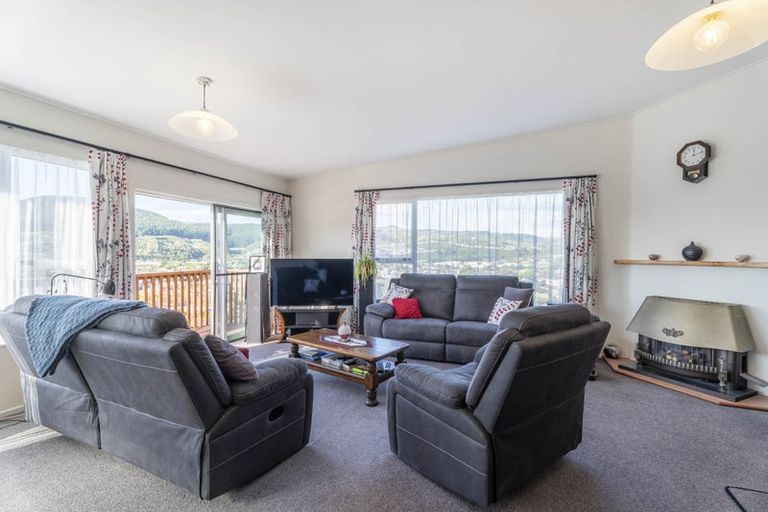 Photo of property in 11 Katarina Grove, Tawa, Wellington, 5028