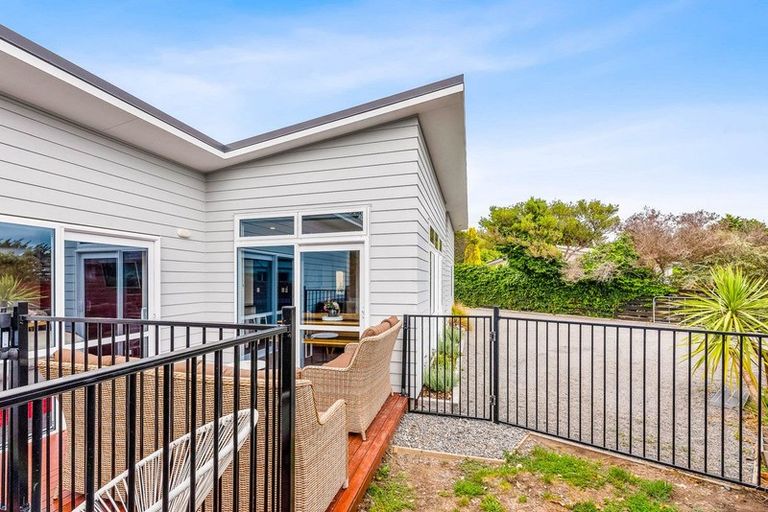 Photo of property in 5a Sharda Grove, Paraparaumu Beach, Paraparaumu, 5032