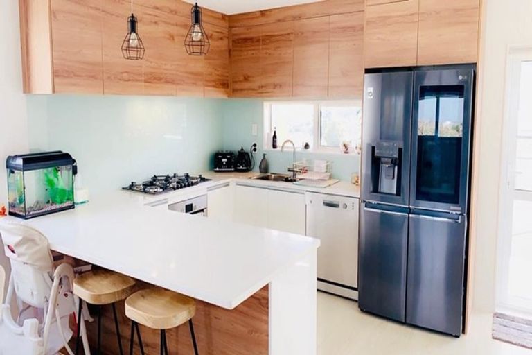 Photo of property in 10a Glenfield Road, Birkenhead, Auckland, 0626