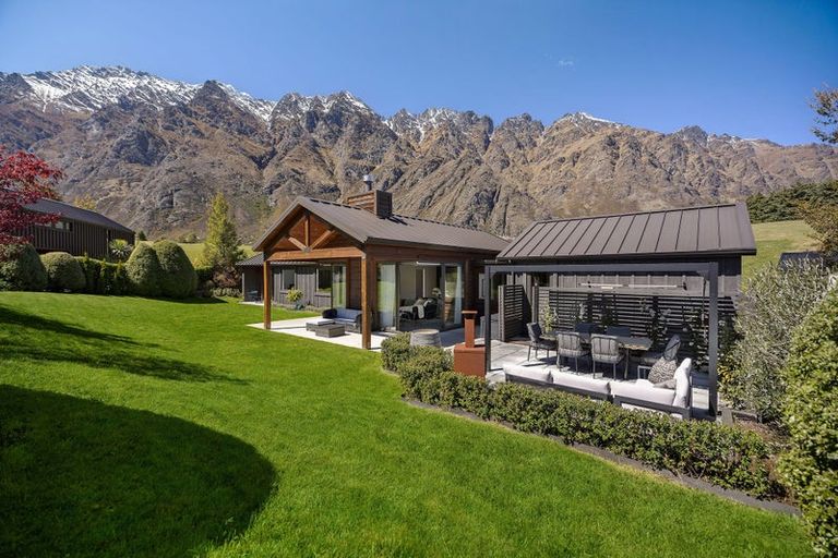Photo of property in 6 Pendeen Crescent, Jacks Point, Queenstown, 9371