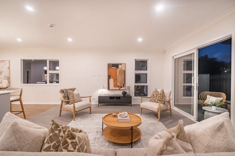 Photo of property in 70c Heretaunga Square, Silverstream, Upper Hutt, 5019