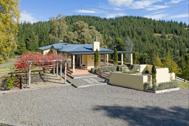Photo of property in 1544 Kahuranaki Road, Kahuranaki, Havelock North, 4295