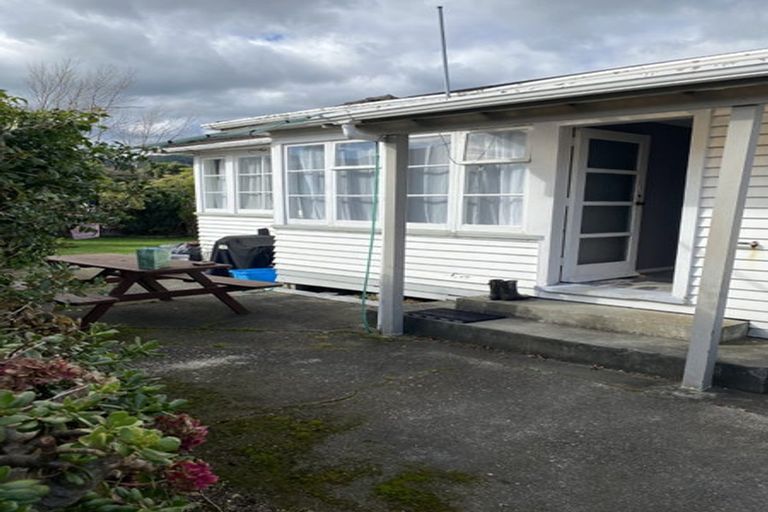 Photo of property in 31 Atiawa Crescent, Waiwhetu, Lower Hutt, 5010
