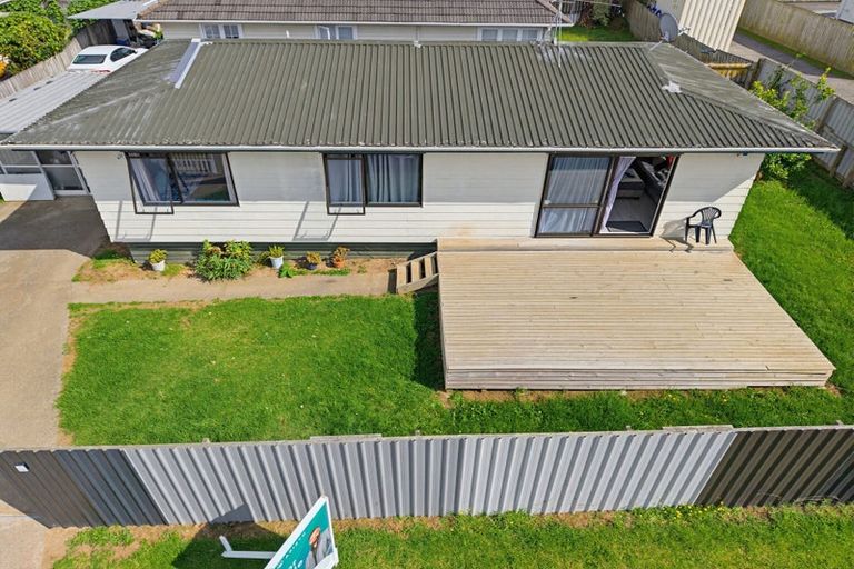 Photo of property in 2/31 Solveig Place, Randwick Park, Auckland, 2105