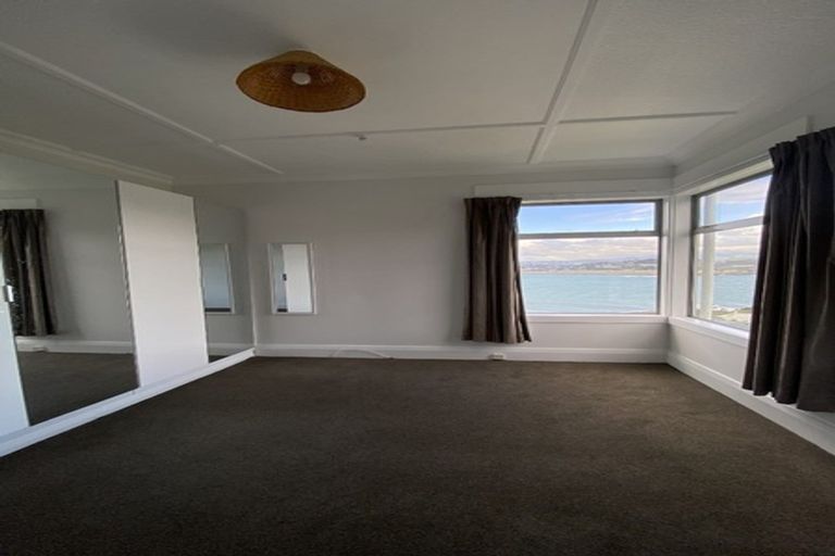 Photo of property in 24 Hungerford Road, Lyall Bay, Wellington, 6022