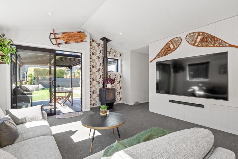 Photo of property in 11 Howden Drive, Jacks Point, 9371