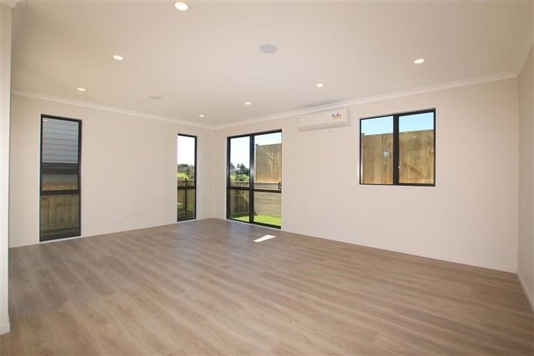 Photo of property in 22 Riroriro Road, Hobsonville, Auckland, 0616