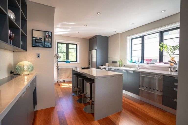 Photo of property in Broadwater Apartments, 214 Oriental Parade, Oriental Bay, Wellington, 6011