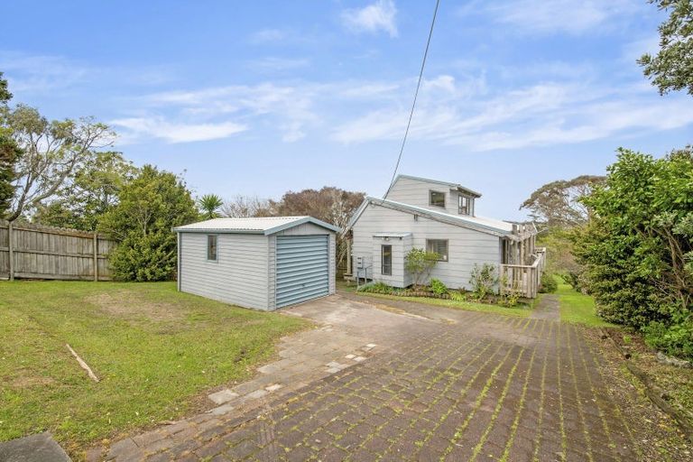 Photo of property in 19 Shakespear Road, Army Bay, Whangaparaoa, 0930