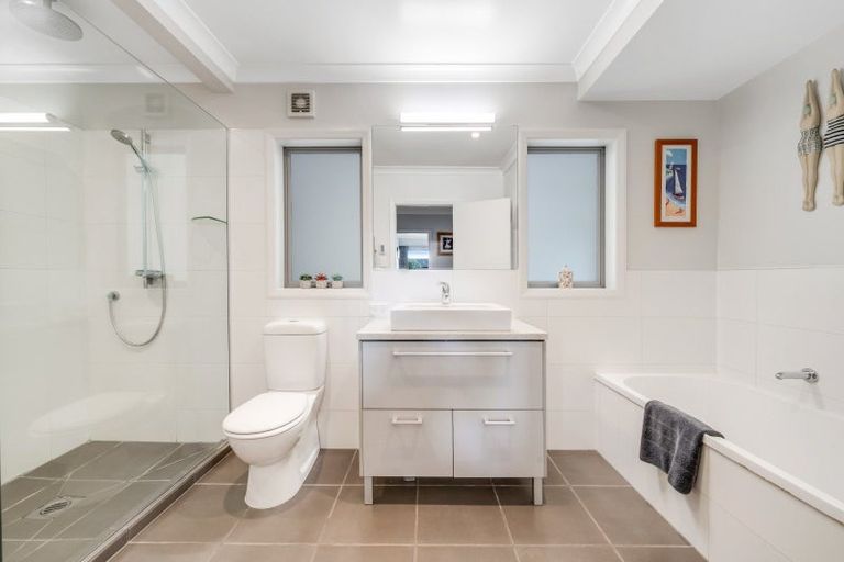 Photo of property in 25 Endymion Place, Half Moon Bay, Auckland, 2012