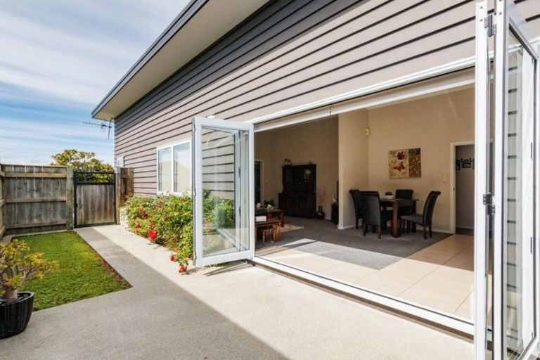 Photo of property in 10 Galea Grove, Kelvin Grove, Palmerston North, 4414