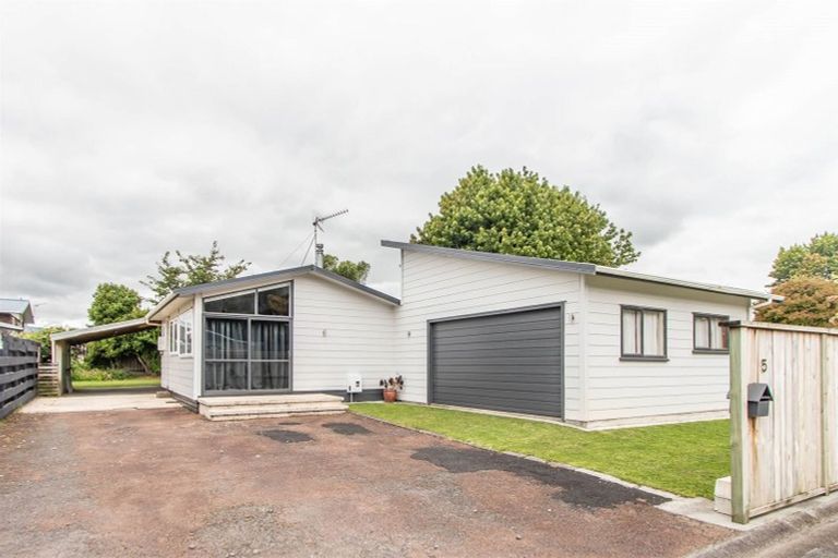 Photo of property in 5 Tainui Terrace, Inglewood, 4330