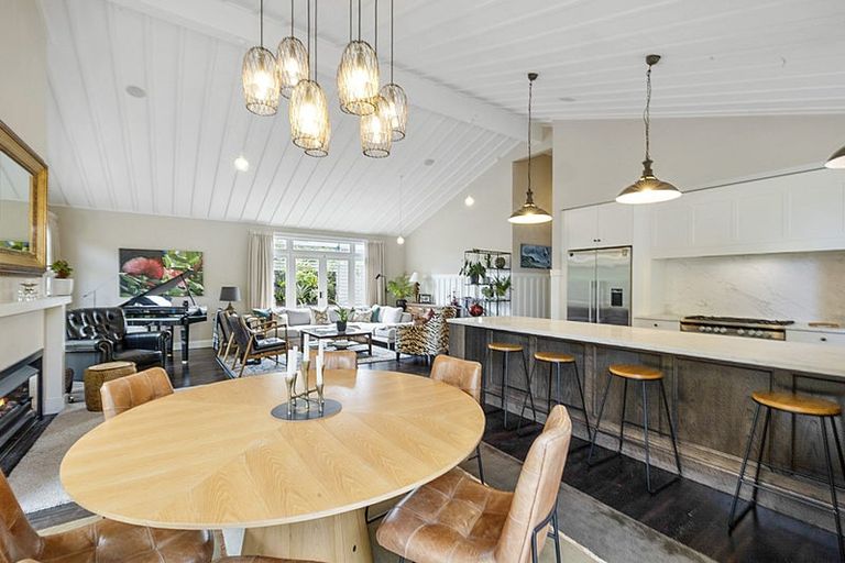 Photo of property in 15 Holsworthy Road, Lower Vogeltown, New Plymouth, 4310