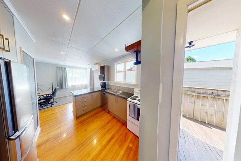 Photo of property in 11 Lewis Place, Highbury, Palmerston North, 4412