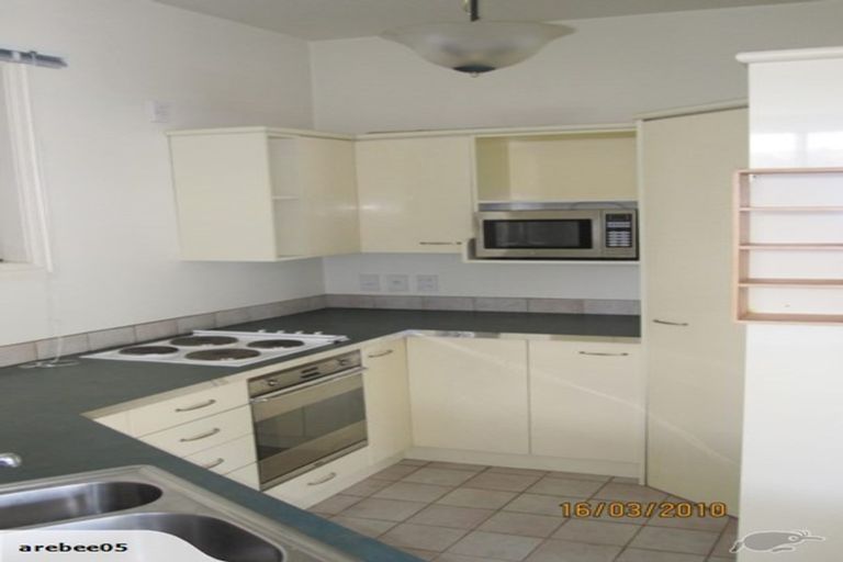 Photo of property in Endeavour Apartments, 13/125u Thorndon Quay, Pipitea, Wellington, 6011