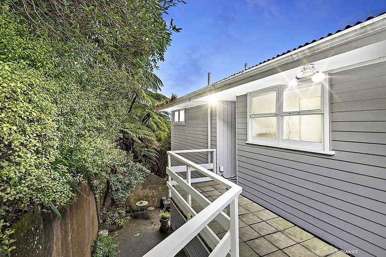 Photo of property in 83 Garden Road, Northland, Wellington, 6012