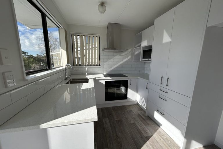 Photo of property in 2 Chablis Place, Henderson, Auckland, 0612
